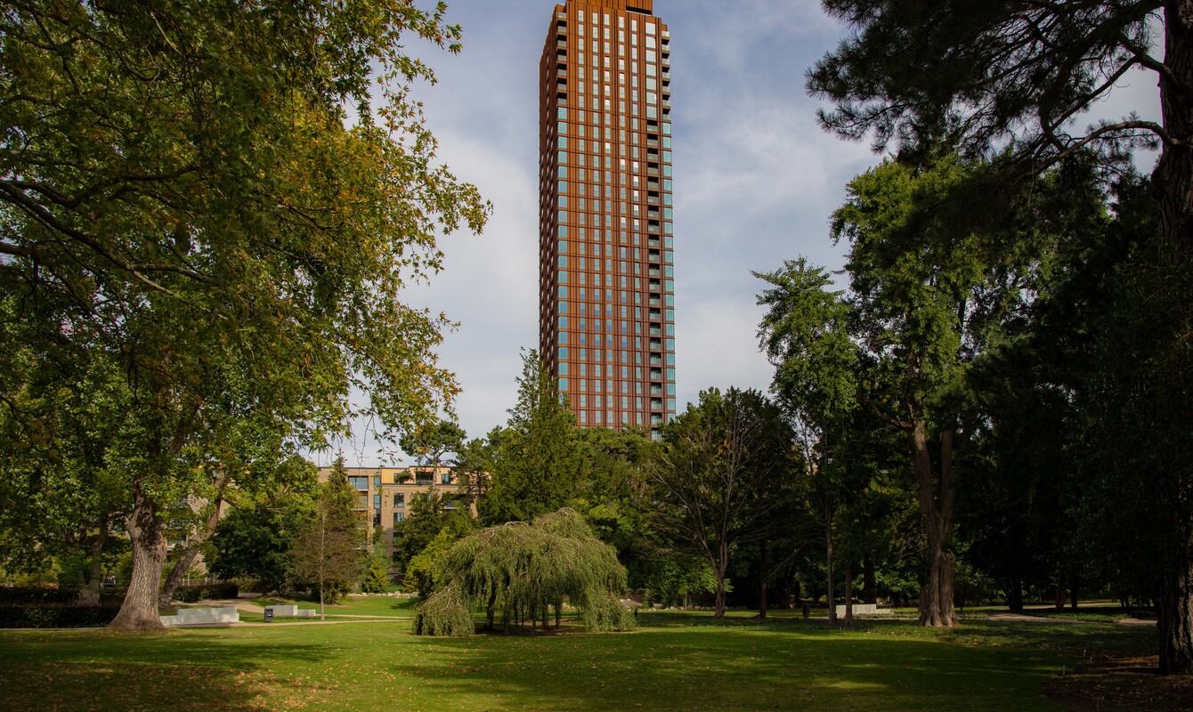 Pasteurs Tårn set fra parken