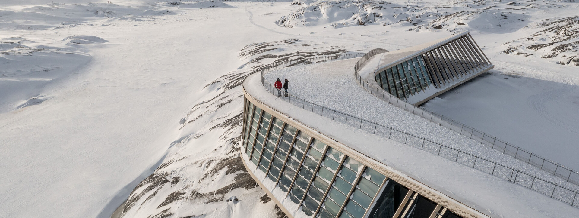 Isfjordscenteret set oppefra med udsyn til Diskobugten