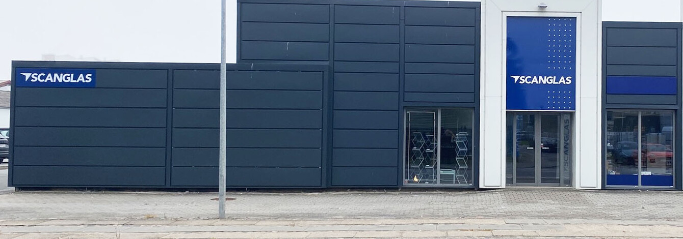 Et billede af de nye lokaler i Aalborg med SCANGLAS-skilte